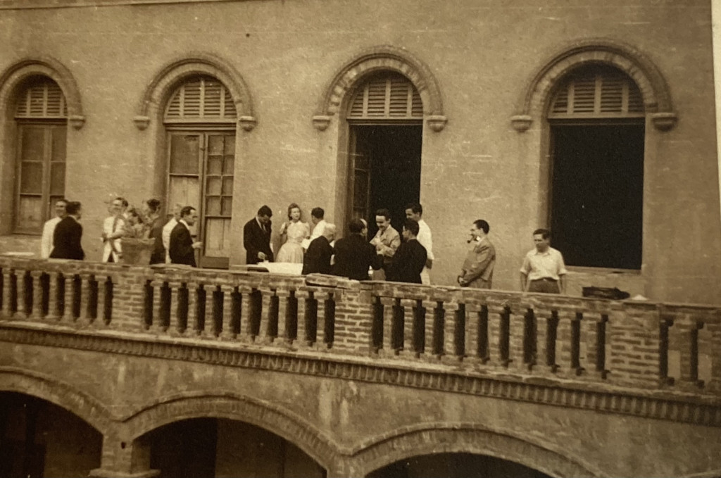 Foto Empfang Gäste am Balkon des Institut Francais de Barcelone